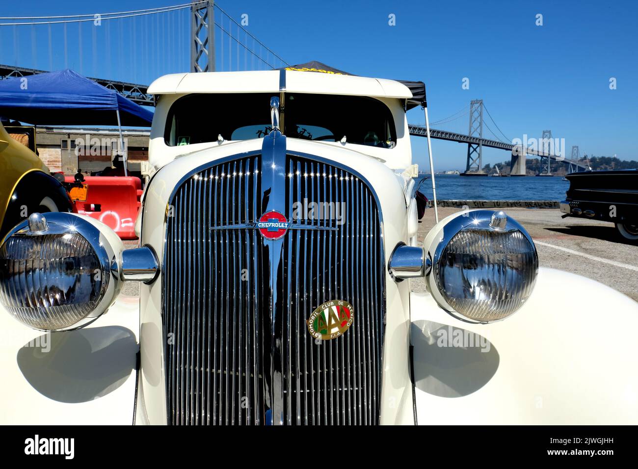 Voiture Chevrolet 1930s avec un badge Mexico automobile Club sur le gril, qui fait partie de la Fédération internationale de l'automobile. Banque D'Images