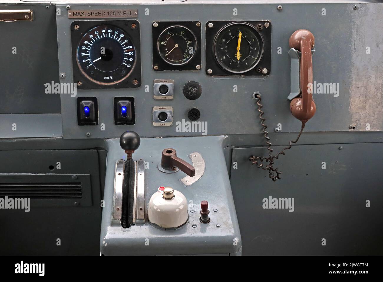 Intérieur du prototype de train inclinable British Rail, APT 1979 - Advanced Passenger train - Crewe, Cheshire, Angleterre, Royaume-Uni Banque D'Images