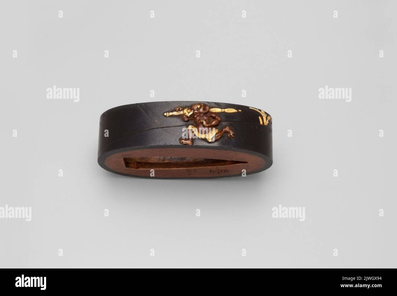 Collier à épée (fuchi). Inconnu, artisan Banque D'Images