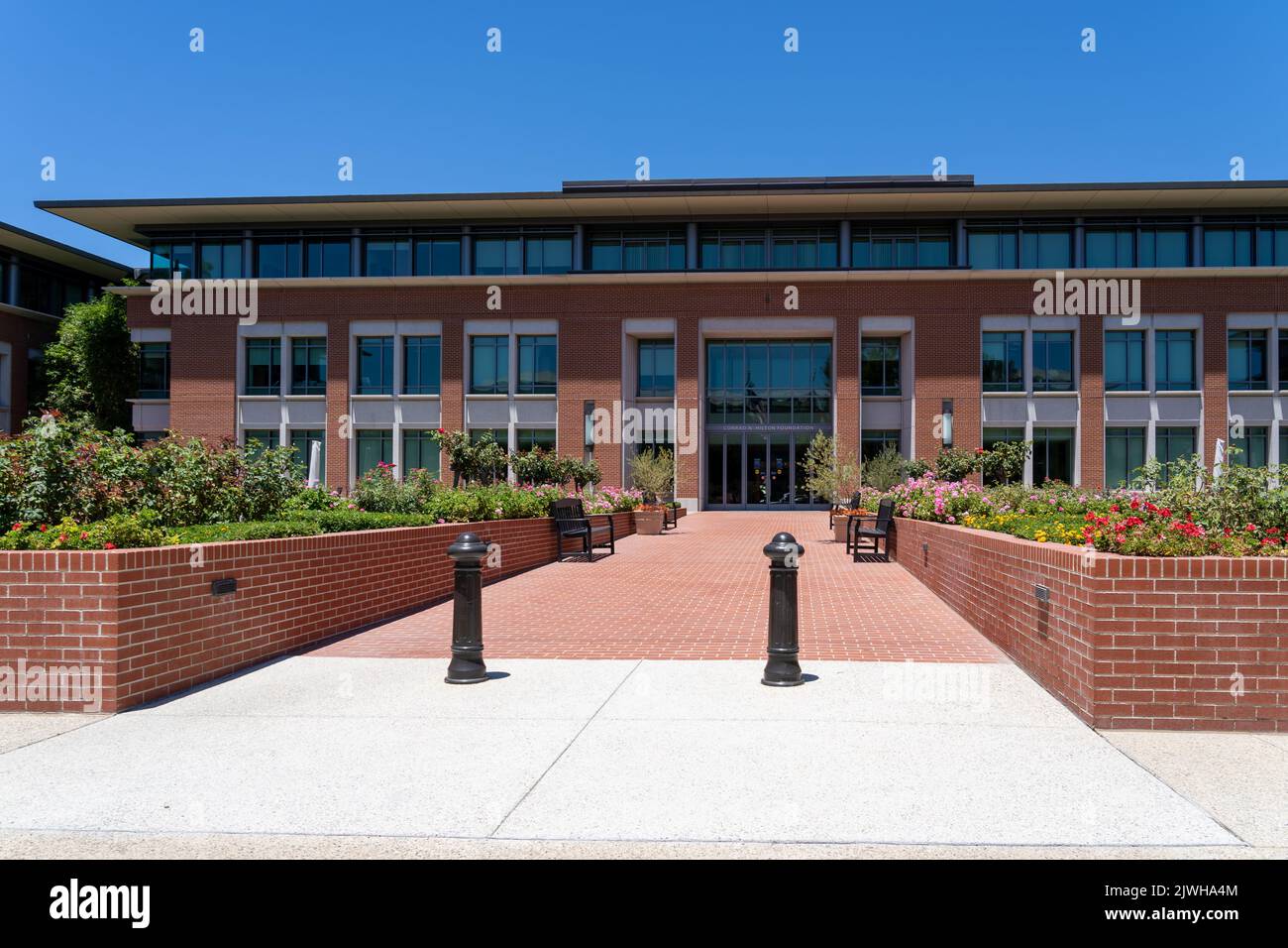 Westlake Village, CA, États-Unis - 7 juillet 2022 : le siège de la Fondation Conrad N. Hilton à Westlake Village, CA, États-Unis. Banque D'Images