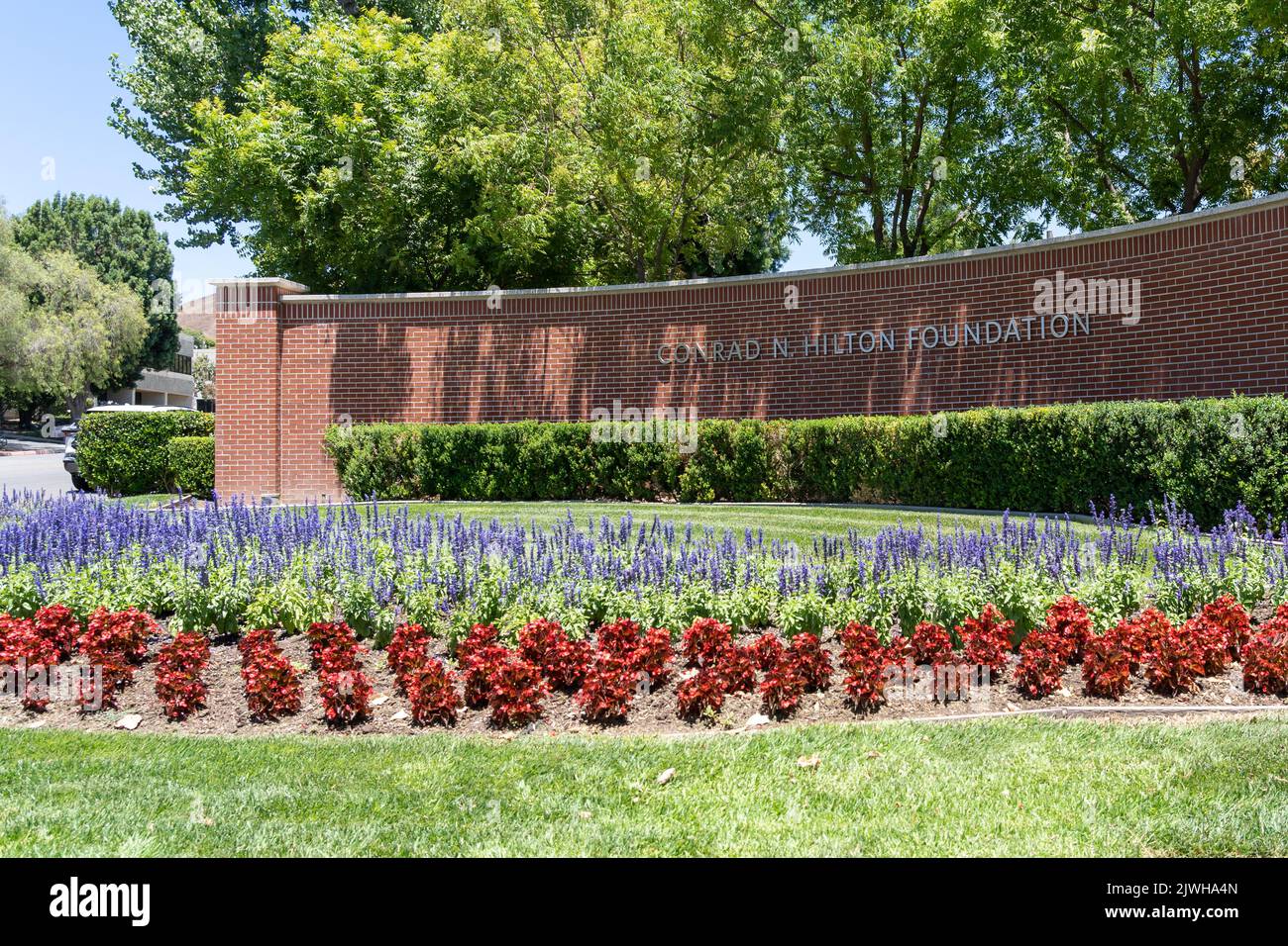 Westlake Village, CA, États-Unis - 7 juillet 2022 : L'entrée du siège de la Fondation Conrad N. Hilton à Westlake Village, CA, États-Unis Banque D'Images