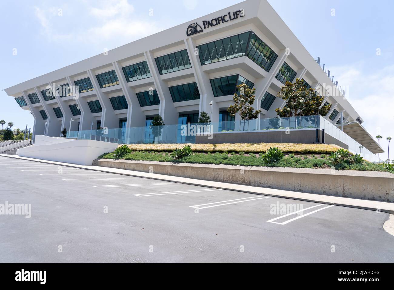 Newport Beach, Californie, États-Unis - 10 juillet 2022 : siège social de Pacific Life à Newport Beach, Californie, États-Unis. Banque D'Images