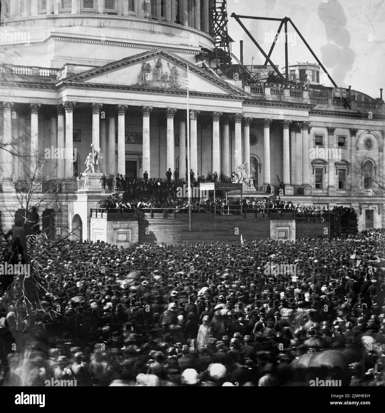 Première inauguration de Lincoln au Capitole des États-Unis, à 4 mars 1861. Le dôme du Capitole au-dessus de la rotonde était encore en construction. Banque D'Images