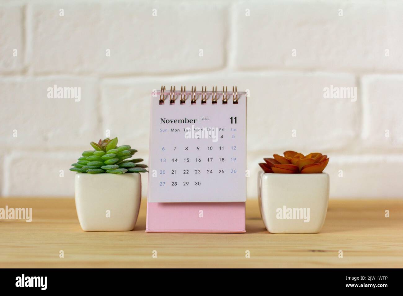 Bonjour, novembre.Calendrier de novembre 2022 sur le bureau Banque D'Images