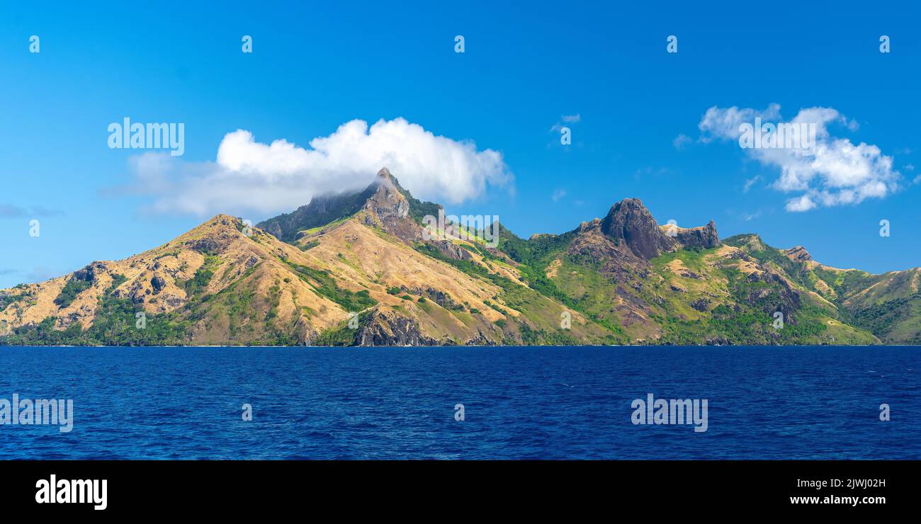 Pics volcaniques montagneux accidentés de l'île de Waya, îles Yasawa, Fidji Banque D'Images