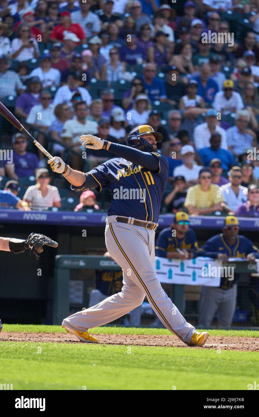 Denver CO, États-Unis. 5th septembre 2022. Premier joueur de Milwaukee .rowdy Tellez (11} obtient un succès pendant le jeu avec Milwaukee Brewers et Colorado Rockies tenu à Coors Field dans Denver Co. David Seelig/Cal Sport Medi. Crédit : csm/Alay Live News Banque D'Images