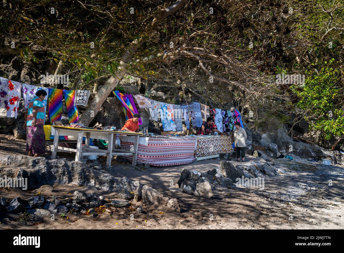 Stands vendant aux touristes visitant les grottes de calcaire de Sawa-i-Lau. Groupe Yasawa de l'île Sawailau, Fidji Banque D'Images