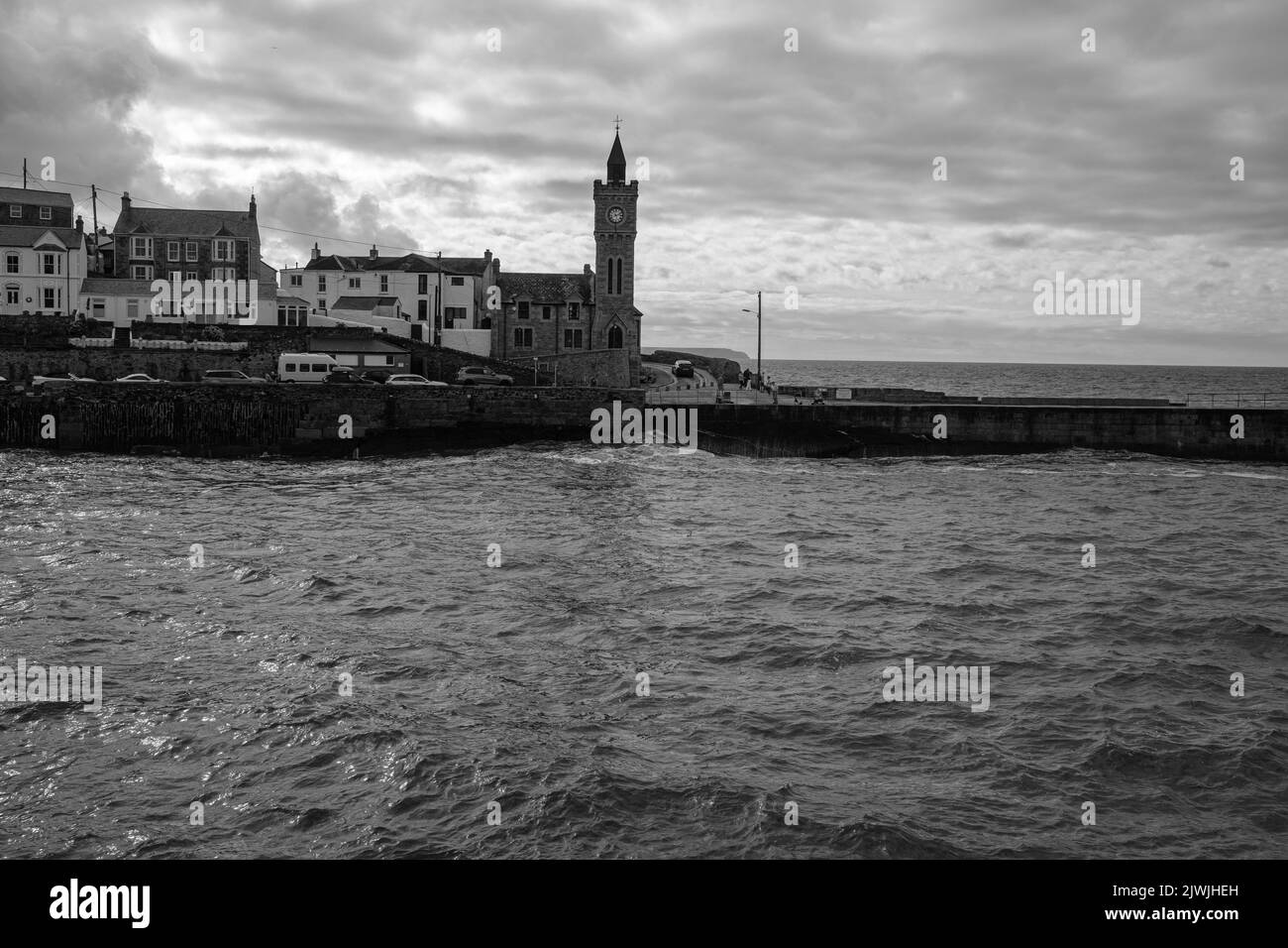 Vue sur Porthleven lors d'une journée de septembre Banque D'Images