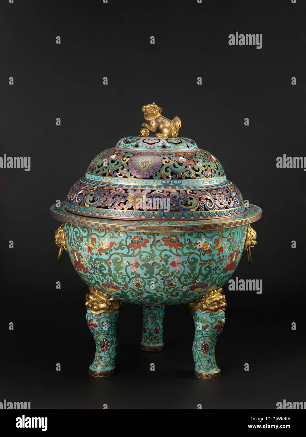 Censeur de style Ding avec couvercle avec FO Lion et deux poignées. Inconnu, artisan Banque D'Images