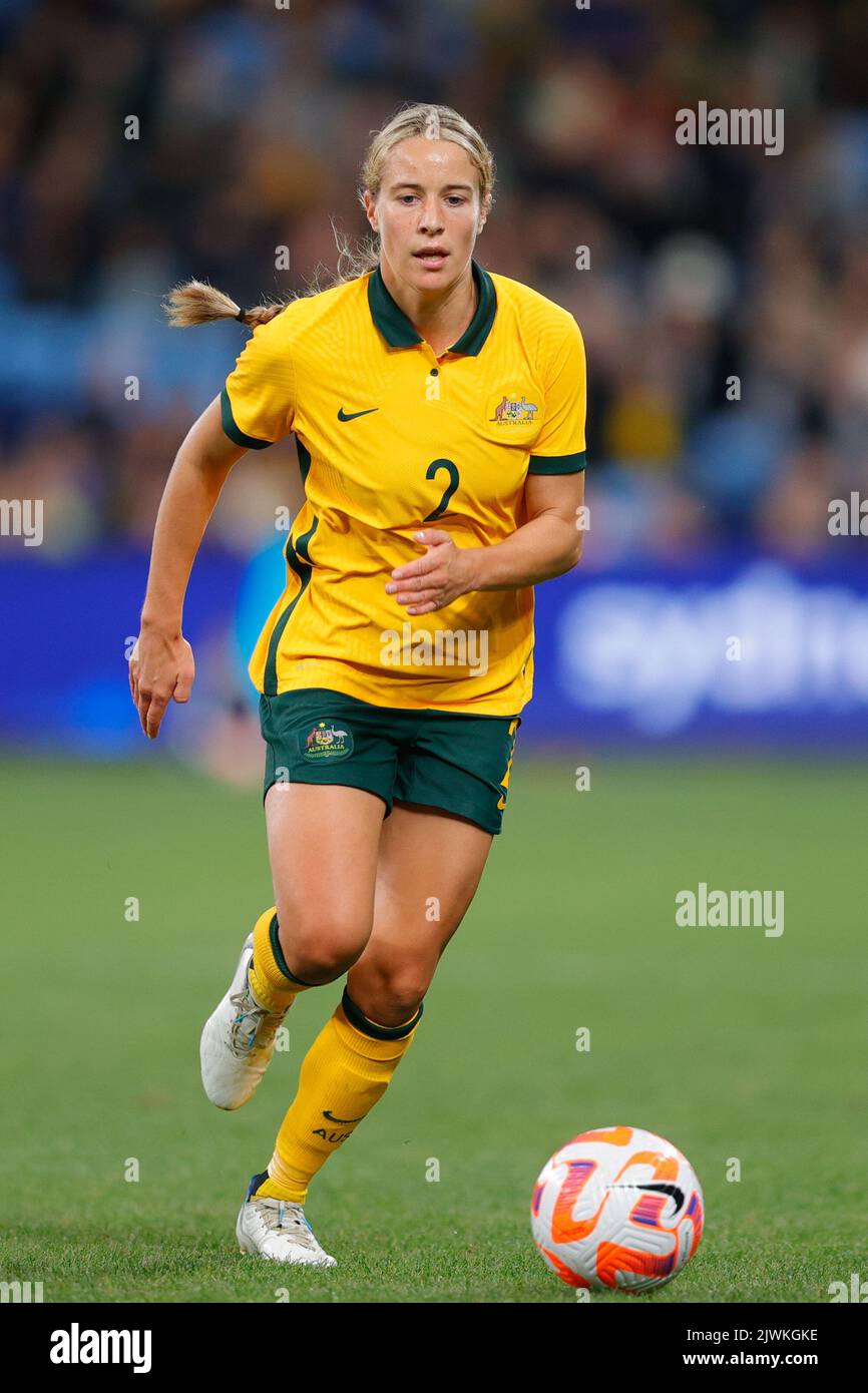 Sydney, Australie. 06th septembre 2022. Courtney Nevin, de Matilda, fait dribbles le ballon lors du match féminin entre CommBank Matilda (Australia Women) et Canada Women au stade Allianz, Sydney, Australie, le 6 septembre 2022. Photo de Peter Dovgan. Utilisation éditoriale uniquement, licence requise pour une utilisation commerciale. Aucune utilisation dans les Paris, les jeux ou les publications d'un seul club/ligue/joueur. Crédit : UK Sports pics Ltd/Alay Live News Banque D'Images