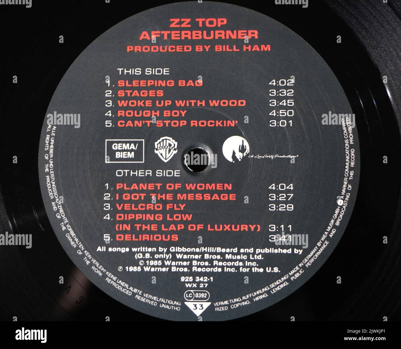 Photo gros plan d'une étiquette centrale sur une pression originale 1985 d'un disque en vinyle Afterburner ZZ Top Banque D'Images