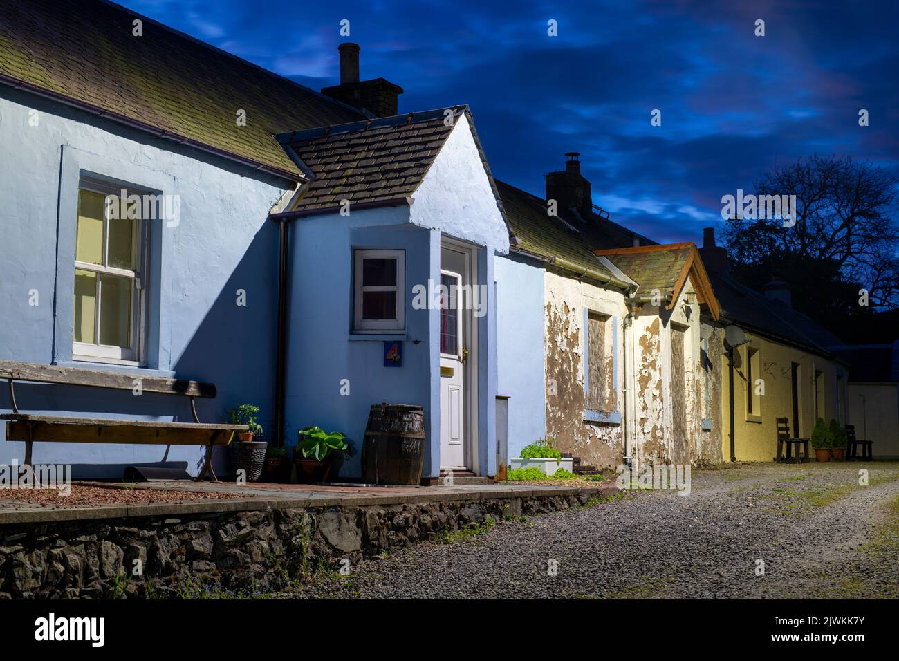 Maisons écossaises dans les collines de Leadhills au crépuscule en été. Scotlands deuxième village le plus haut. South Lanarkshire, Écosse Banque D'Images