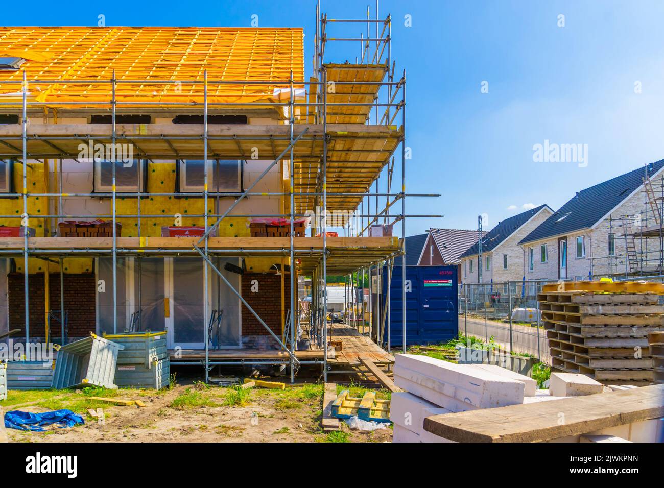 Maison avec jetée construite et isolée, chantier de construction à Rucphen, pays-Bas, 6 mai 2022 Banque D'Images