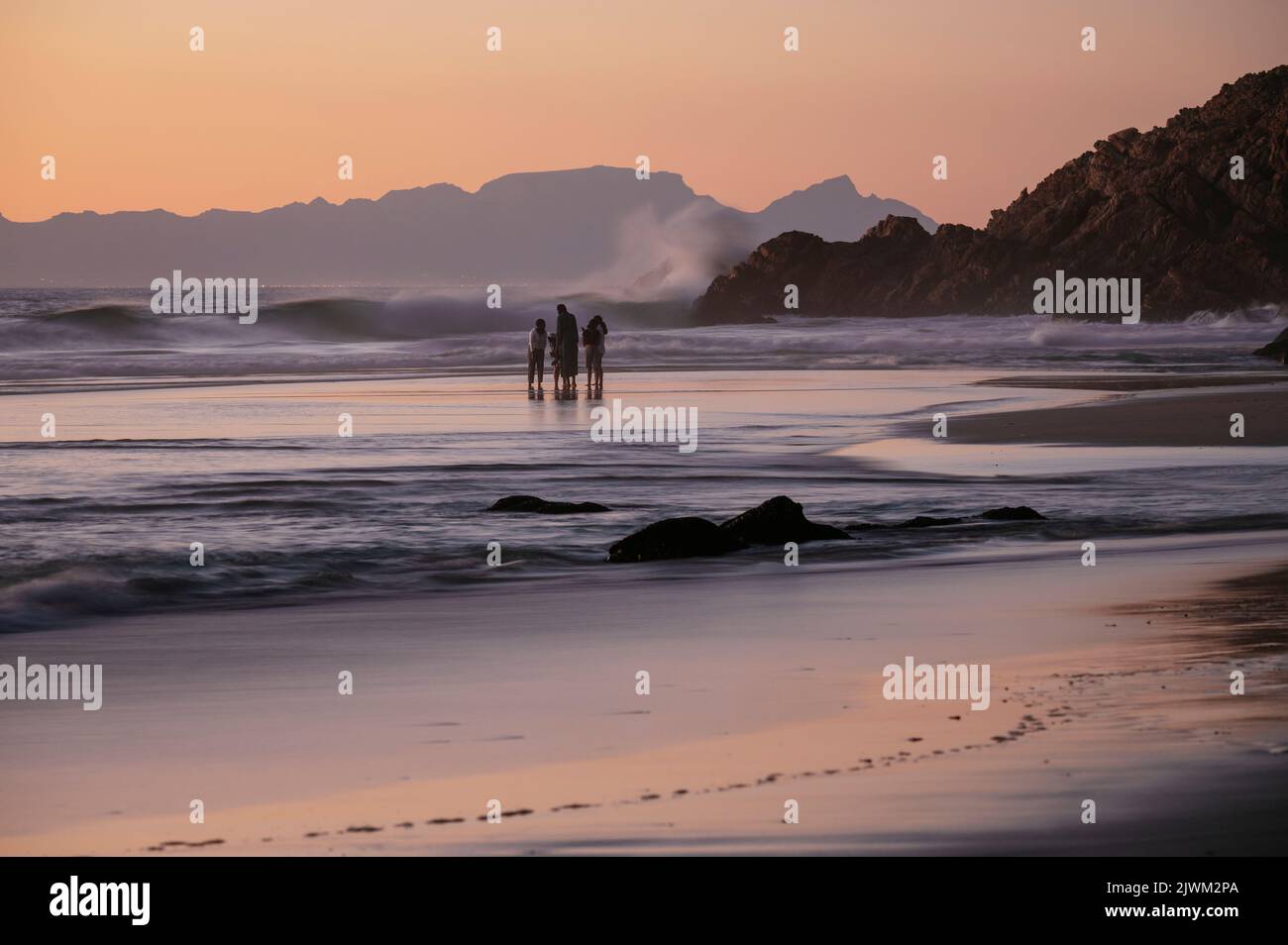 Crépuscule à Kogel Bay Beach, Western Cape, Afrique du Sud Banque D'Images