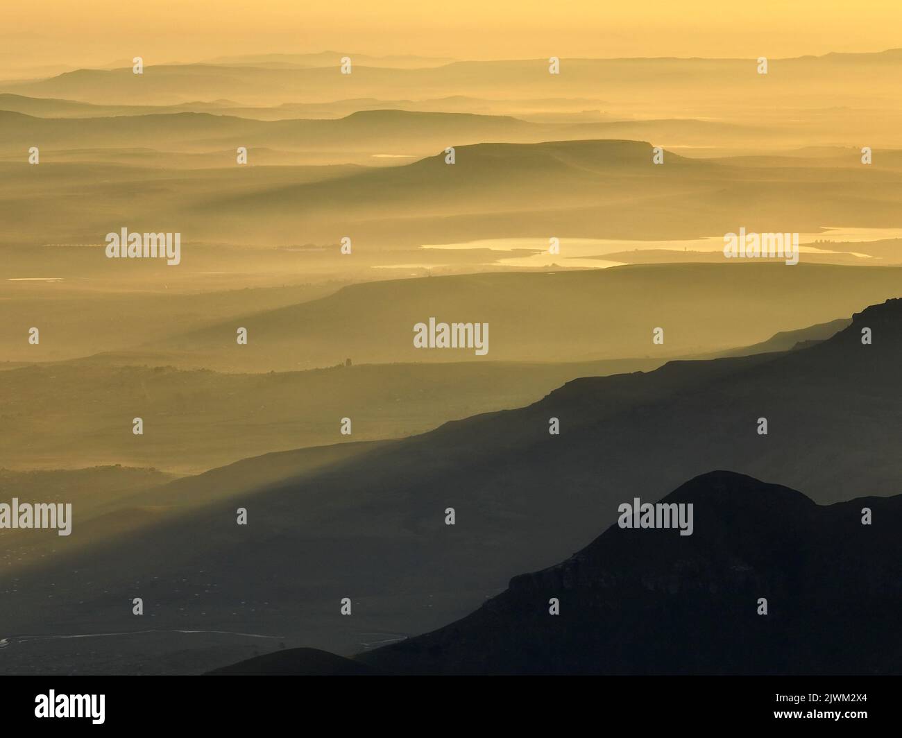 Dawn, montagnes du Drakensberg, Parc national Royal Natal, province du KwaZulu-Natal, Afrique du Sud Banque D'Images