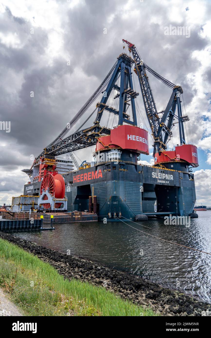 Petroleumhaven, la plus grande grue flottante au monde, Heerema Sleipnir, de Rotterdam, pays-Bas, Banque D'Images