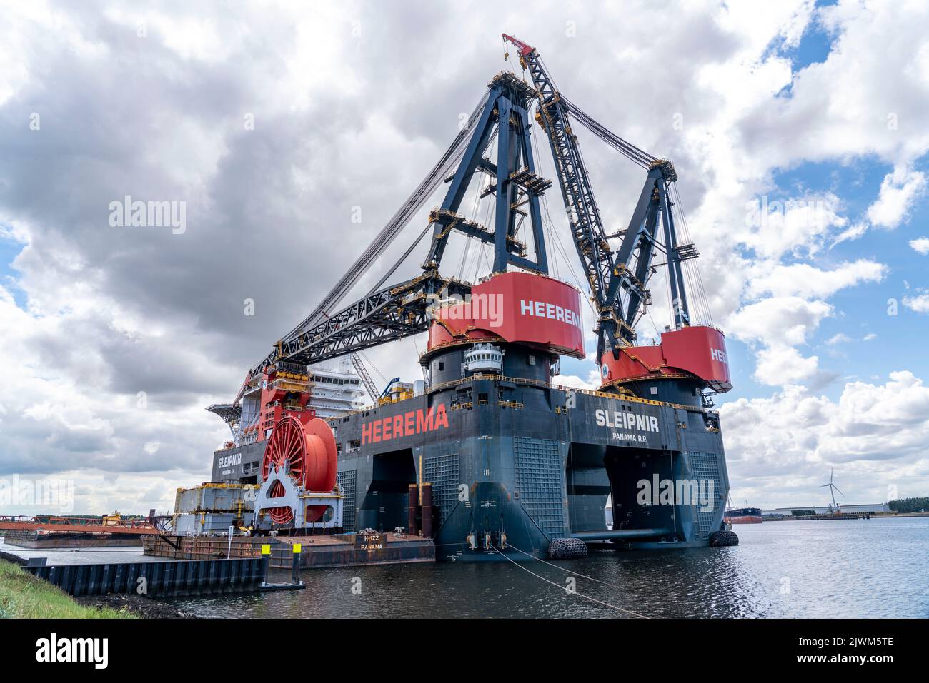 Petroleumhaven, la plus grande grue flottante au monde, Heerema Sleipnir, de Rotterdam, pays-Bas, Banque D'Images