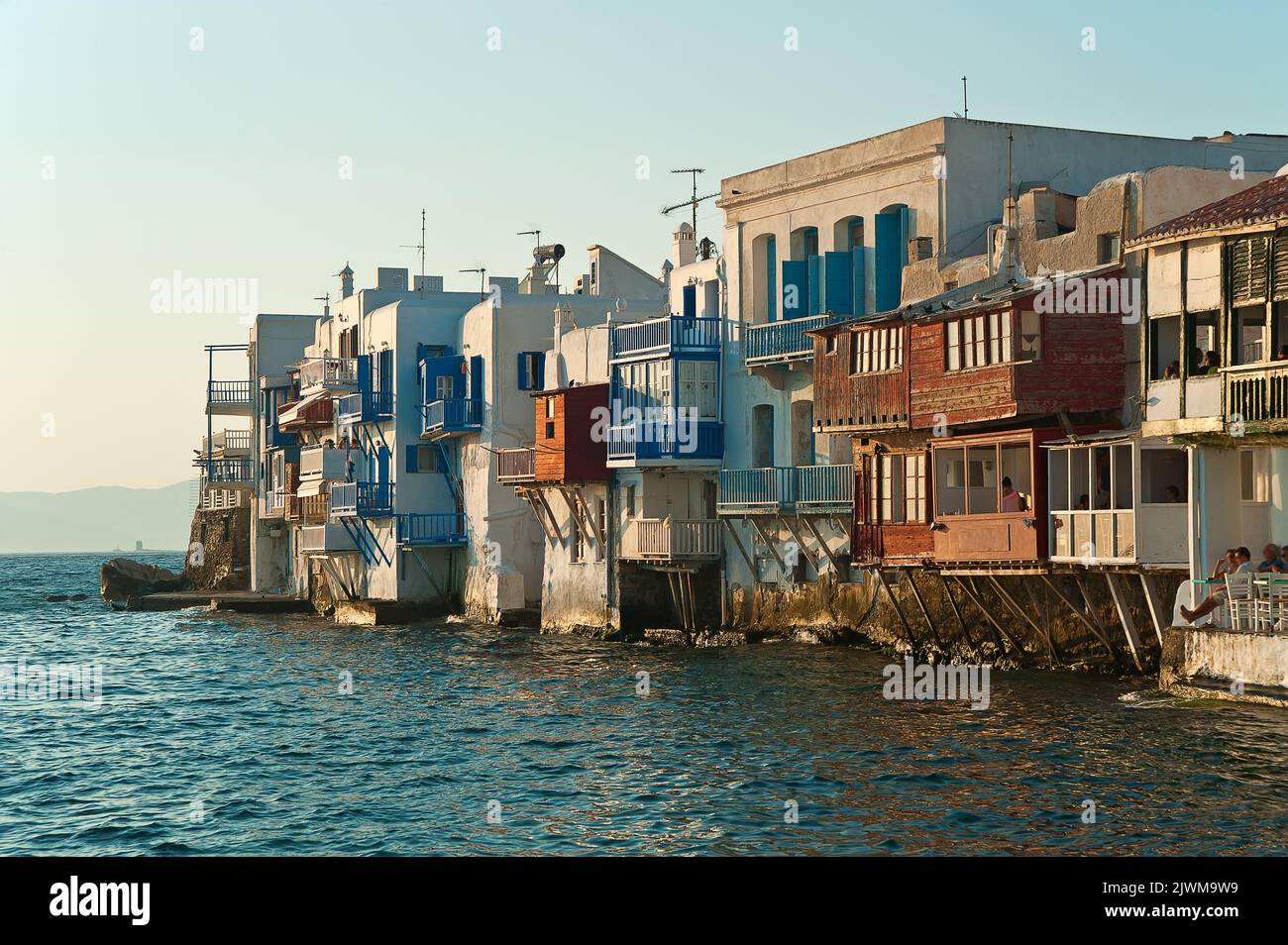 Alefkandra, petite Venise (Mikri Venetia) dans une île grecque de Mykonos, Grèce au coucher du soleil Banque D'Images