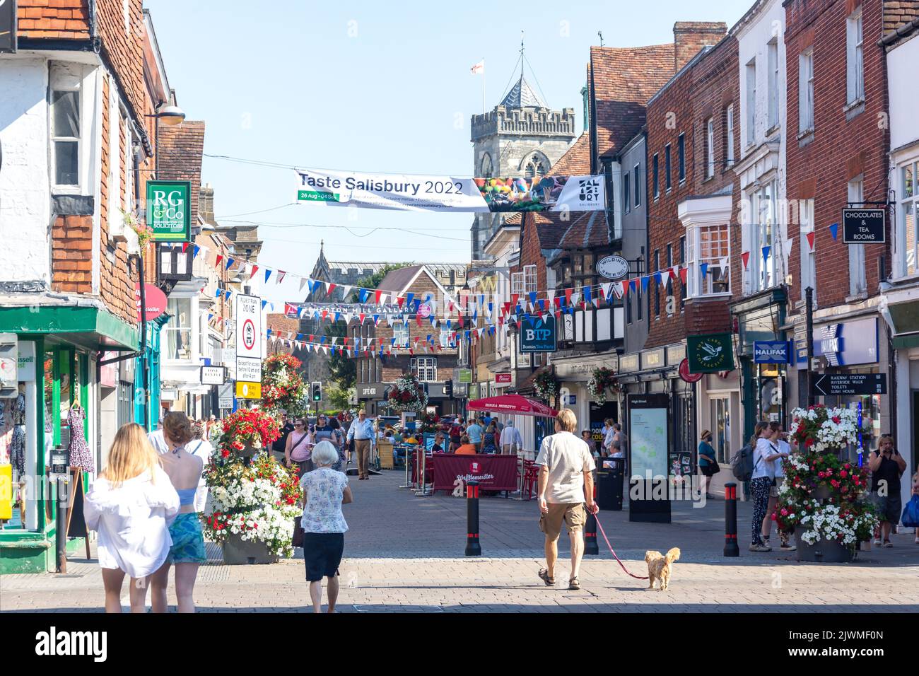 High Street, Salisbury, Wiltshire, Angleterre, Royaume-Uni Banque D'Images