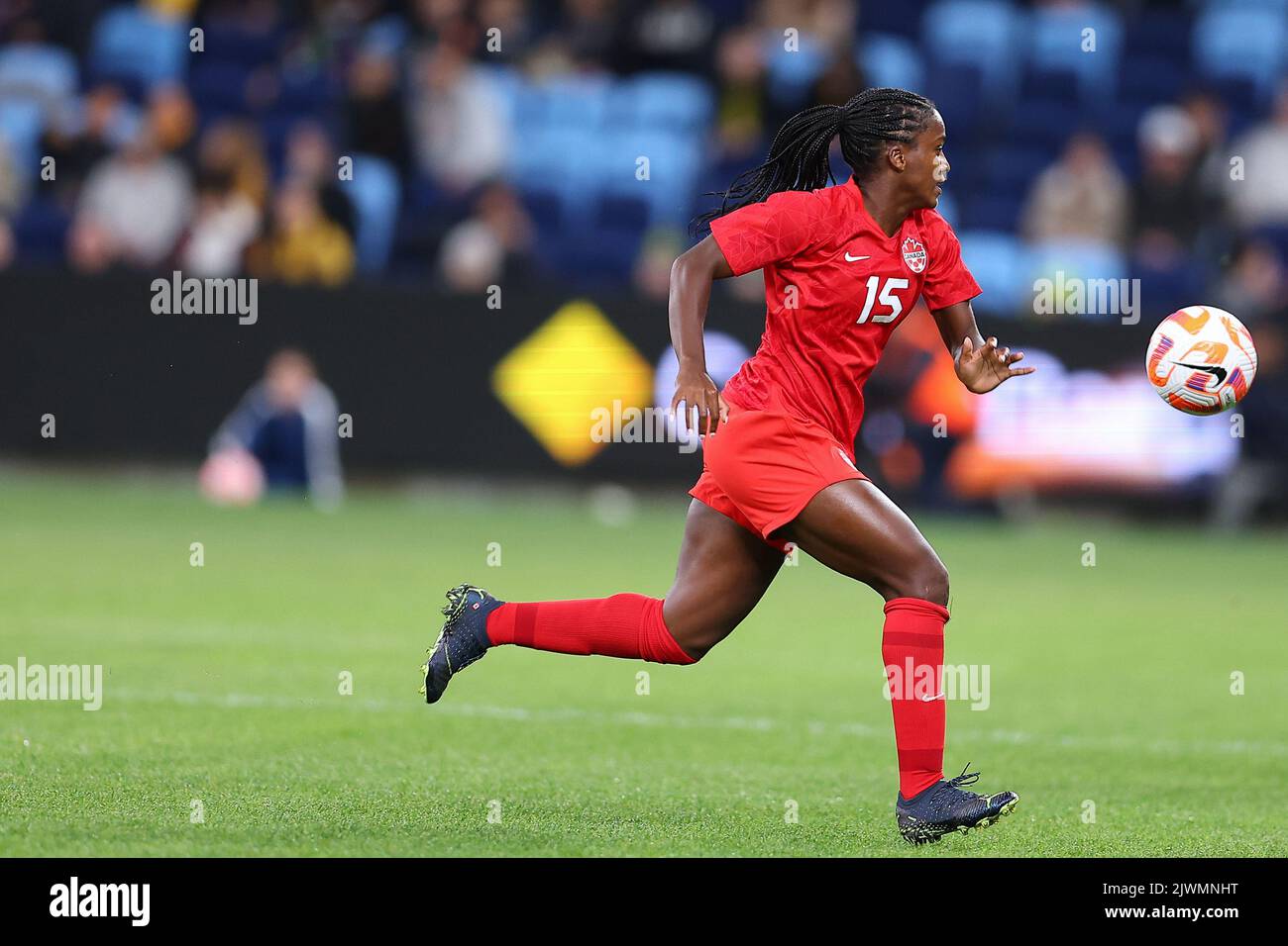 6th septembre 2022 ; Allianz Stadium, Sydney, Nouvelle-Galles du Sud, Australie ; International football friendly, Australie versus Canada: Nichelle Prince court pour contrôler un passage de rebondissement élevé Banque D'Images