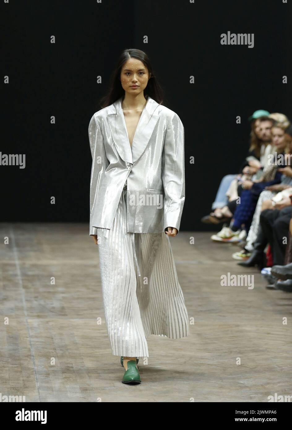 Berlin, Berlin-Mitte, Allemagne. 6th septembre 2022. Kristina Bobkova, designer de mode Bobkova, avec sa nouvelle collection Printemps/été 2023.la photo montre des modèles avec la nouvelle collection sur la passerelle à l'Hôtel Telegraphenamt à Berlin-Mitte. (Credit image: © Simone Kuhlmey/Pacific Press via ZUMA Press Wire) Banque D'Images