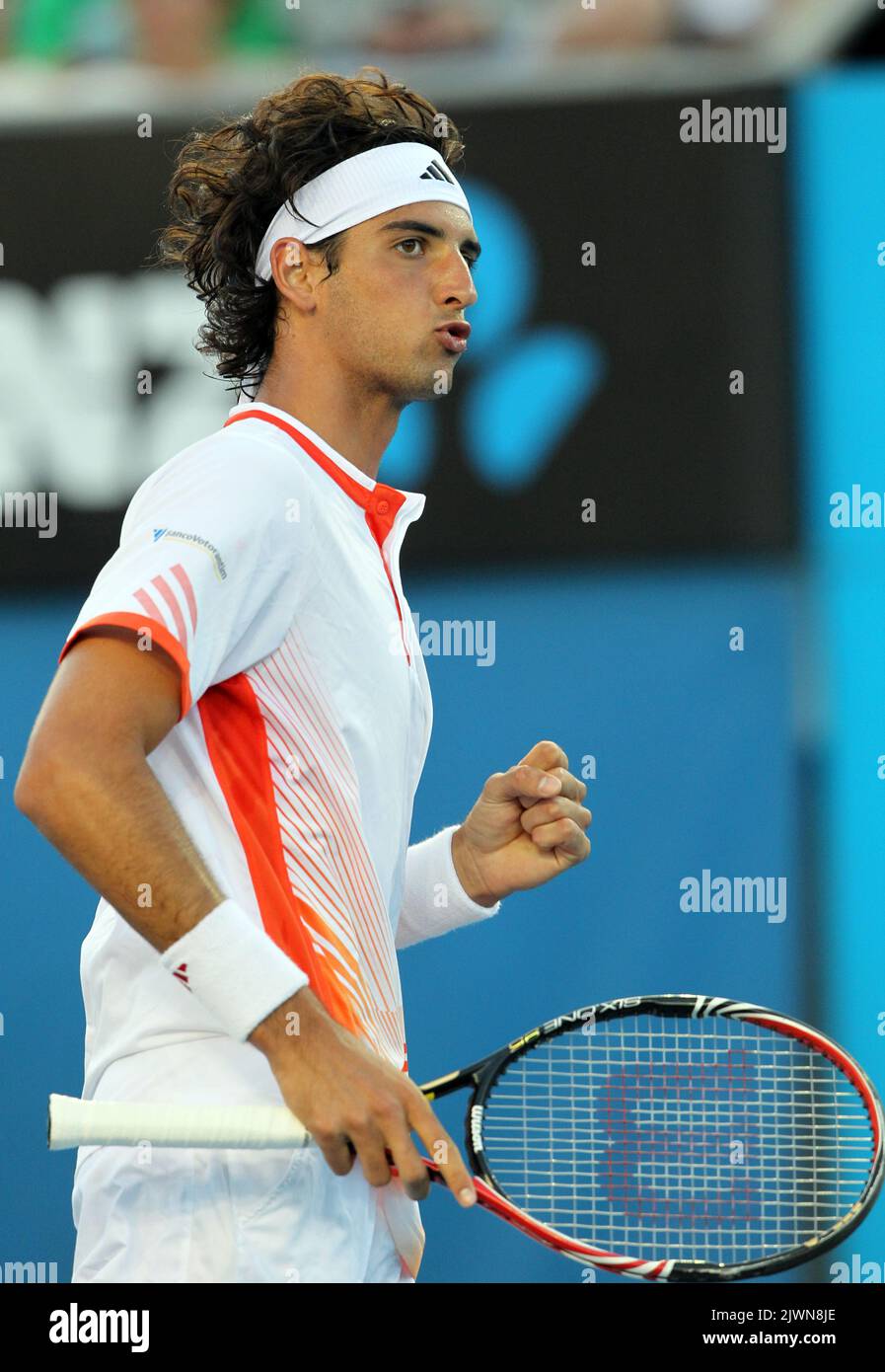 Thomaz Bellucci, du Brésil, célèbre un point lors de son deuxième match  contre Gael Monfils, de France, lors du tournoi de tennis Open d'Australie  à Melbourne, le jeudi 19 janvier 2012. (AAP