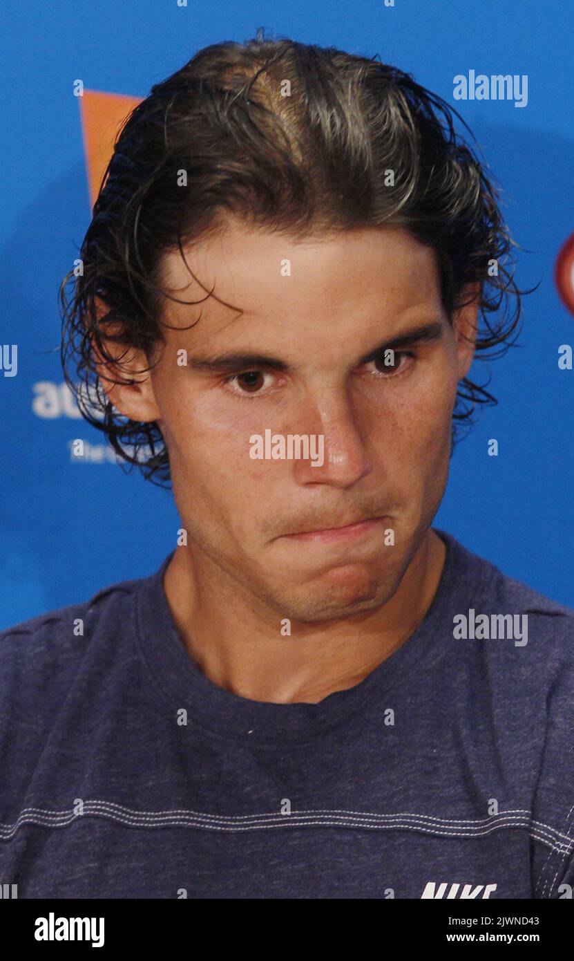 Rafael Nadal d'Espagne lors d'une conférence de presse après un match final contre Novak Djokovic de Serbie au tournoi de tennis Open Grand Chelem d'Australie à Melbourne, en Australie, du 30 au 25 janvier 2012. ** USAGE STRICTEMENT ÉDITORIAL SEULEMENT, PAS D'USAGE COMMERCIAL, PAS DE LIVRES ** Rafael Nadal d'Espagne lors d'une conférence de presse après un match final contre Novak Djokovic de Serbie au tournoi de tennis Open Grand Chelem d'Australie à Melbourne, Australie, 30 janvier 2012. Banque D'Images