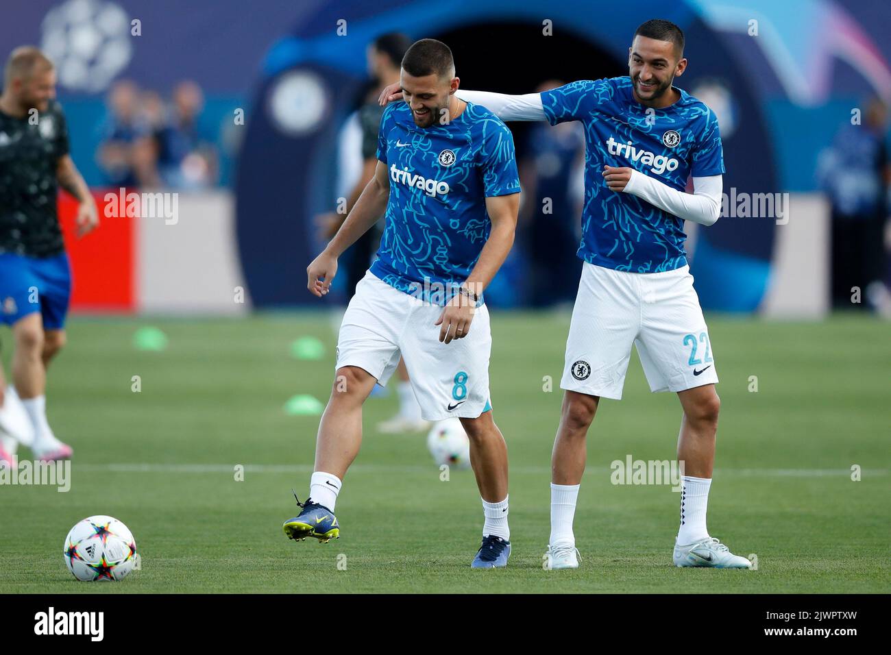 ZAGREB, CROATIE - SEPTEMBRE 06 : Mateo Kovacic de Chelsea et Hakim Ziyech de Chelsea se réchauffent avant le match E de la Ligue des champions de l'UEFA entre Dinamo Zagreb et Chelsea FC au Stadion Maksimir on 6 septembre 2022 à Zagreb, en Croatie. Photo: Slavko Midzor/PIXSELL Banque D'Images ZAGREB, CROATIE - SEPTEMBRE 06 : Mateo Kovacic de Chelsea et Hakim Ziyech de Chelsea se réchauffent avant le match E de la Ligue des champions de l'UEFA entre Dinamo Zagreb et Chelsea FC au Stadion Maksimir on 6 septembre 2022 à Zagreb, en Croatie. Photo: Slavko Midzor/PIXSELL Banque D'Images