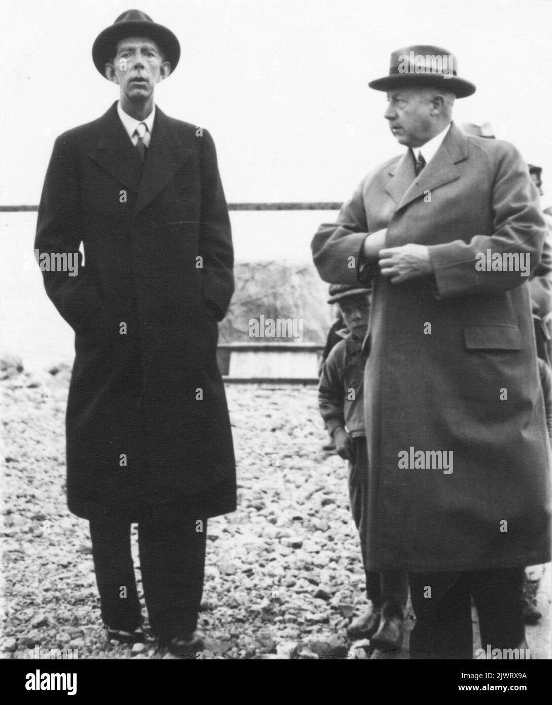 Visite du Prince Wilhelm à Selectnäs 1938. Prince Wilhelm et gouverneur Sven Lübeck. Prins Wilhelms besök på Utvalnäs 1938. Prins Wilhelm och Landshövding Sven Lübeck. Banque D'Images
