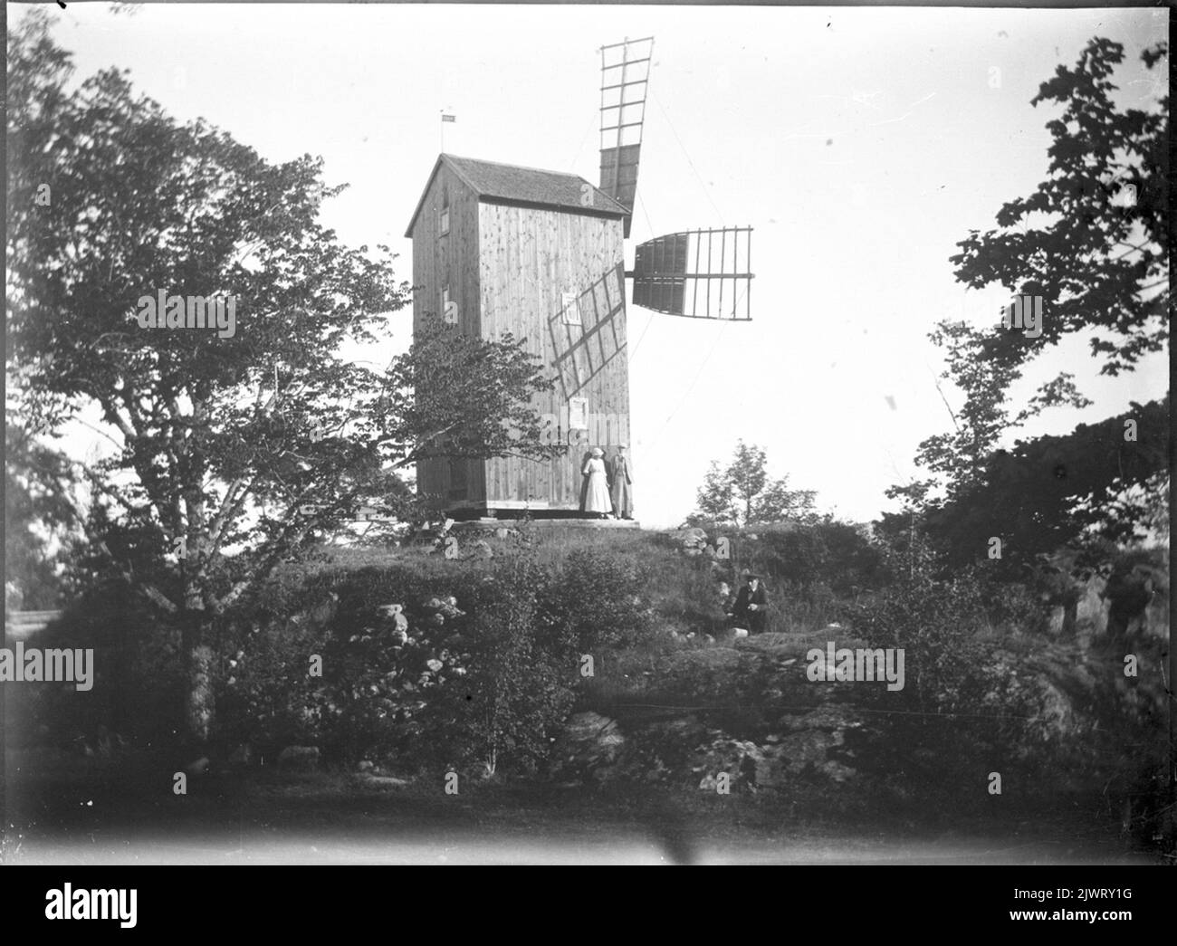 Elna et David Brundin. Érigé en 1869. Elna och David Brundin.Kvarnen är med största sannolikhet Gräsö kvarn tillhörig Gräsö gård. Uppförd 1869. Banque D'Images