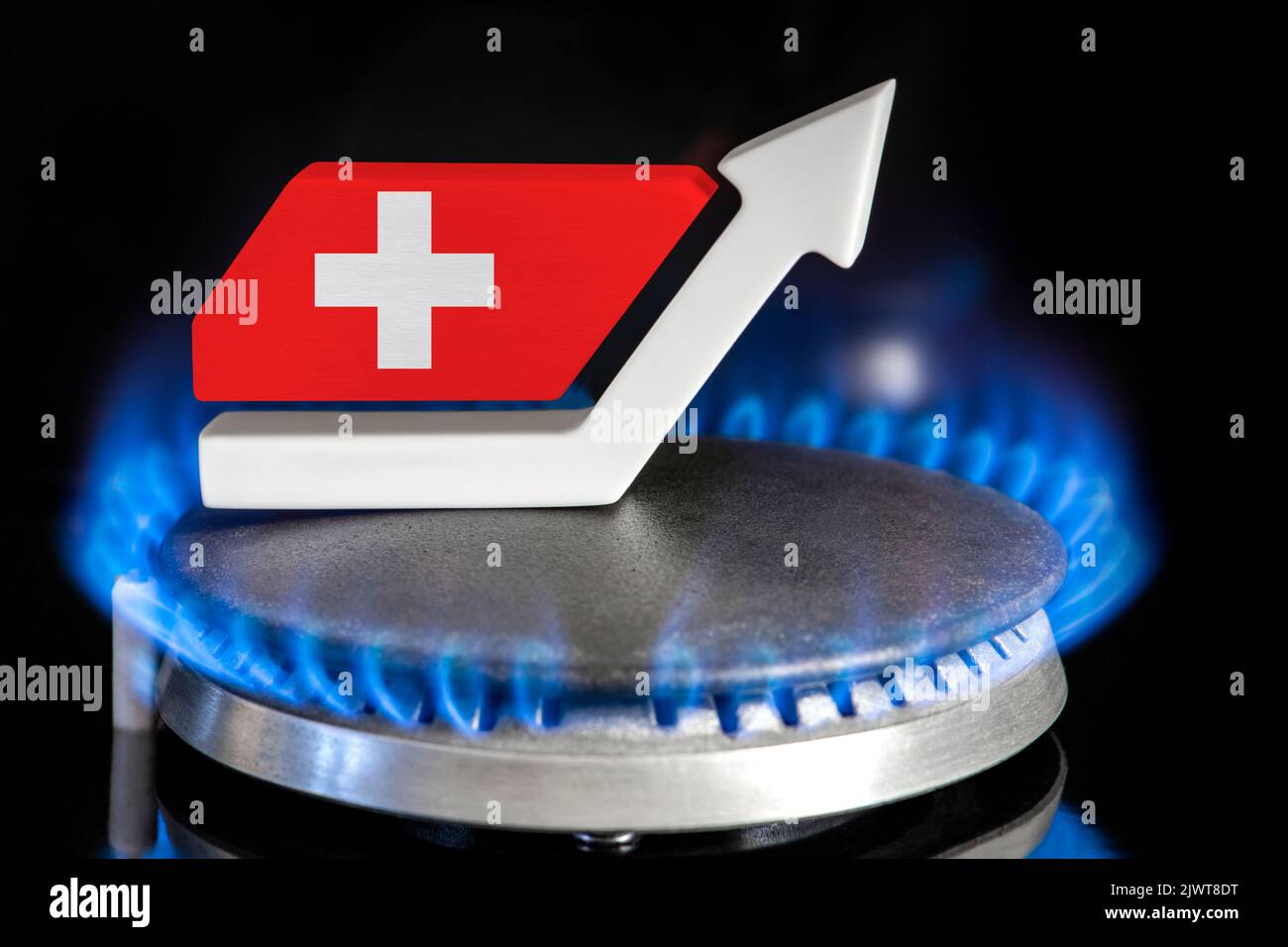 Prix de l'essence. Hausse des prix du gaz en Suisse. Un brûleur avec une flamme et une flèche vers le haut, peint dans les couleurs du drapeau suisse. Le concept de Banque D'Images