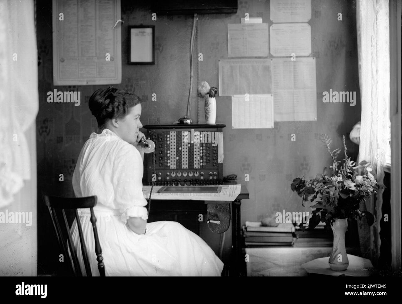 Linda Katrina Eugenia Svedberg, téléphoniste à Hästbo Telestation Linda Katrina Eugenia Svedberg, téléphoniste i Hästbo telestation Banque D'Images