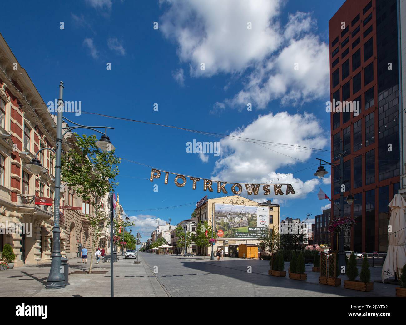 Lodz, Pologne - 7 août 2022: Rue Piotrkowska à Łódź, Pologne Banque D'Images