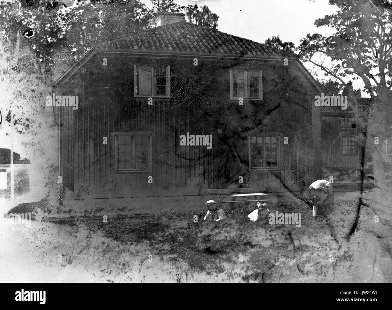 Travail dans le jardin Arbete i trädgården Banque D'Images
