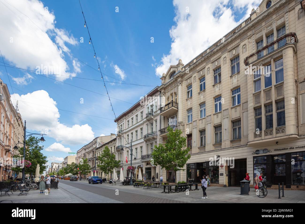 Lodz, Pologne - 7 août 2022: Rue Piotrkowska à Łódź, Pologne Banque D'Images