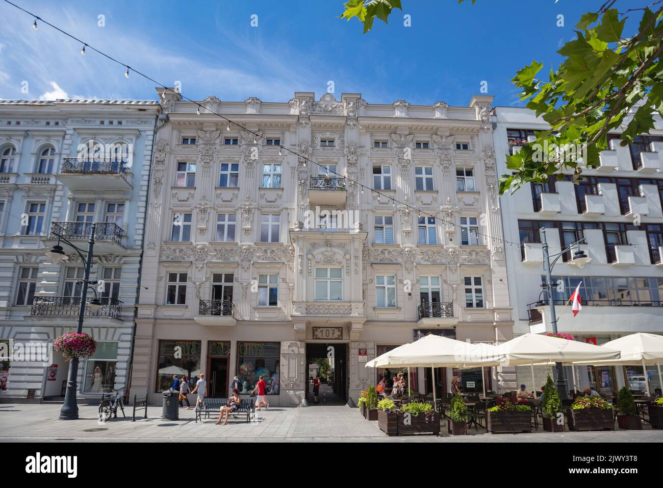 Lodz, Pologne - 7 août 2022: Rue Piotrkowska à Łódź, Pologne Banque D'Images