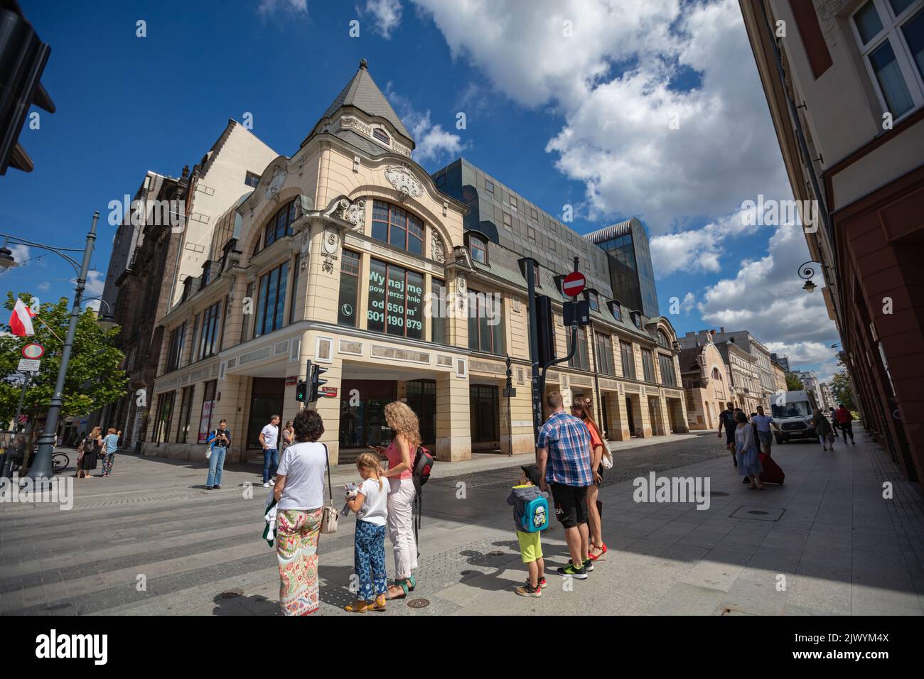 Lodz, Pologne - 7 août 2022: Rue Piotrkowska à Łódź, Pologne Banque D'Images