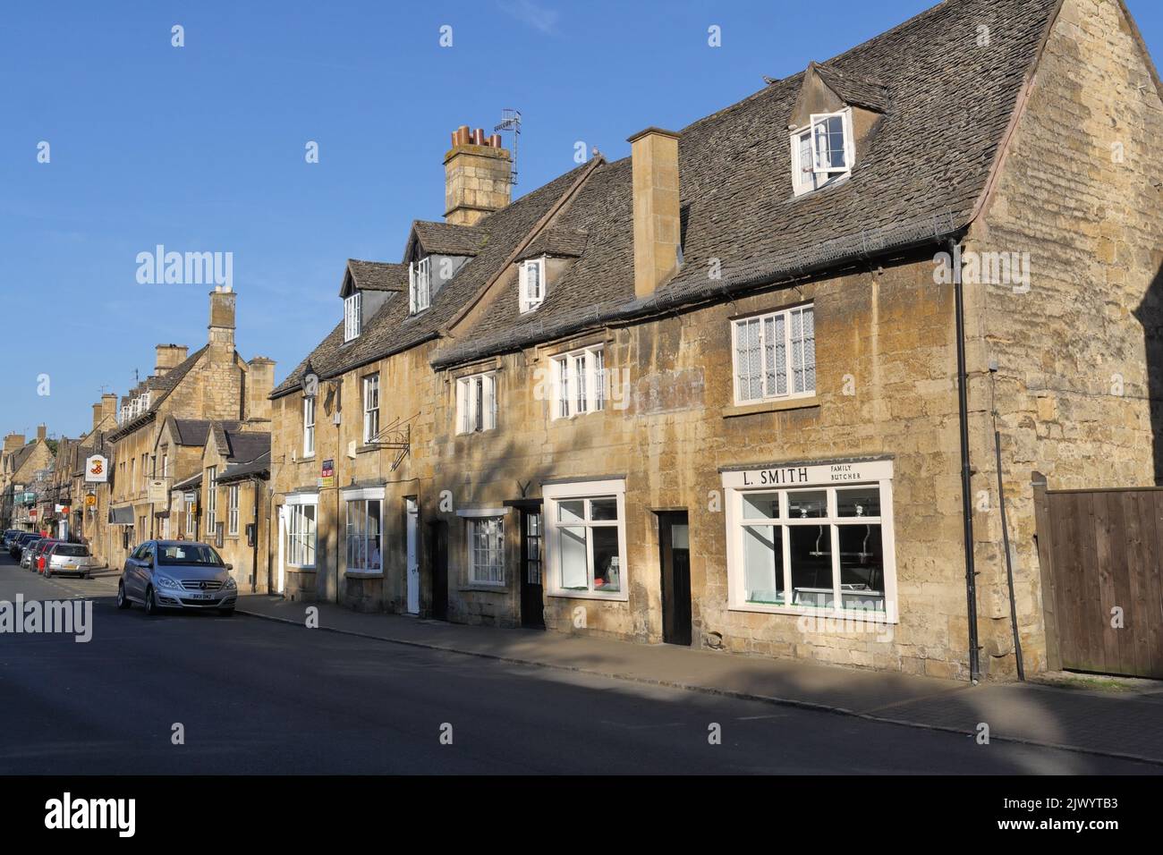 High Street Butchers shop dans la campagne Chipping Campden dans les Cotswolds, Gloucestershire, Angleterre Royaume-Uni, ville de campagne anglaise vue sur la rue Banque D'Images