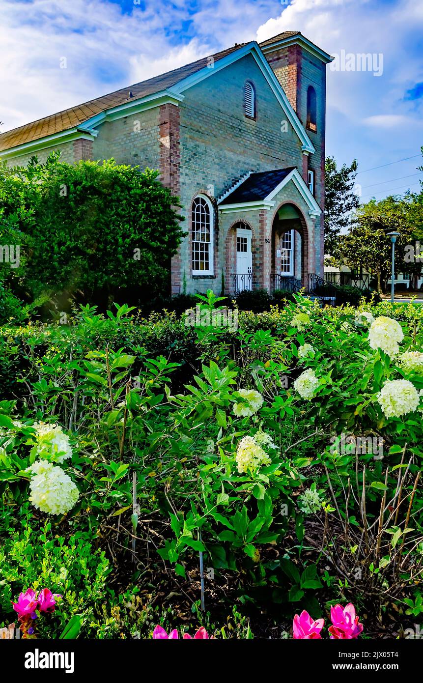 Assomption Hall, l'ancien site de l'église catholique Christ Roi, est photographié, le 4 septembre 2022, dans Daphne, Alabama. Banque D'Images