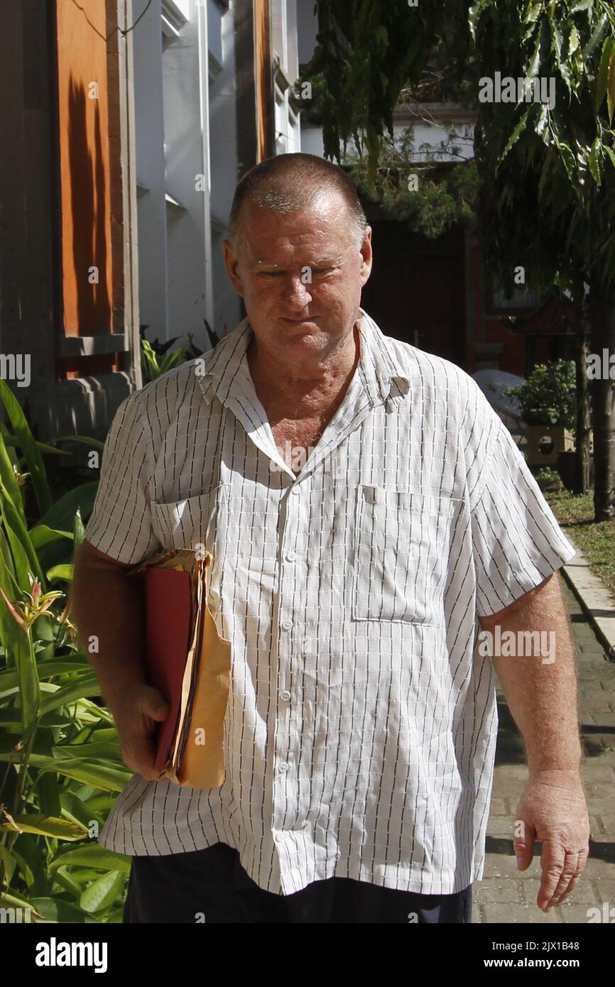 Le promoteur immobilier australien Eric Bevan Gillet arrive au bureau du  procureur général de la province de Bali à Denpasar Bali, Indonésie, le  mercredi 17 février 2016. M. Gillet a été arrêté