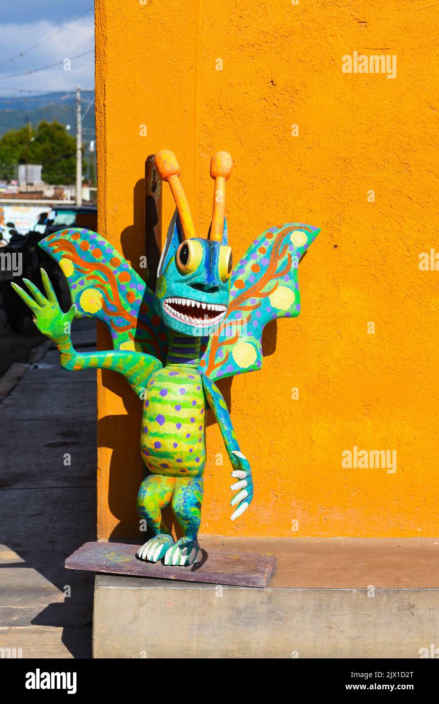 Sculpture d'Alebrijes à San Martín Tilcajete, une ville célèbre pour la fabrication des célèbres métiers d'Alebrijes, état d'Oaxaca, Mexique Banque D'Images