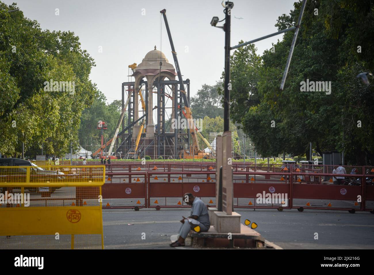NEW DELHI, INDE - SEPTEMBRE 6 : une touche finale est apportée au Grand Canopy, où la statue de Netaji Subhash Chandra Bose sera installée pour le grand événement (inauguration de l'avenue Central Vista) sur 6 septembre 2022 à New Delhi, en Inde. La statue de Netaji Subhas Chandra Bose sous la voûte à la porte de l'Inde sera dévoilée sur 8 septembre. Des sources ont déclaré que le Premier ministre Narendra Modi inaugurera la statue avec la nouvelle avenue Central Vista. La statue fait partie du projet Central Vista de RS 13 450-crore. (Photo de Sanchit Khanna/Hindustan Times/Sipa USA) Banque D'Images