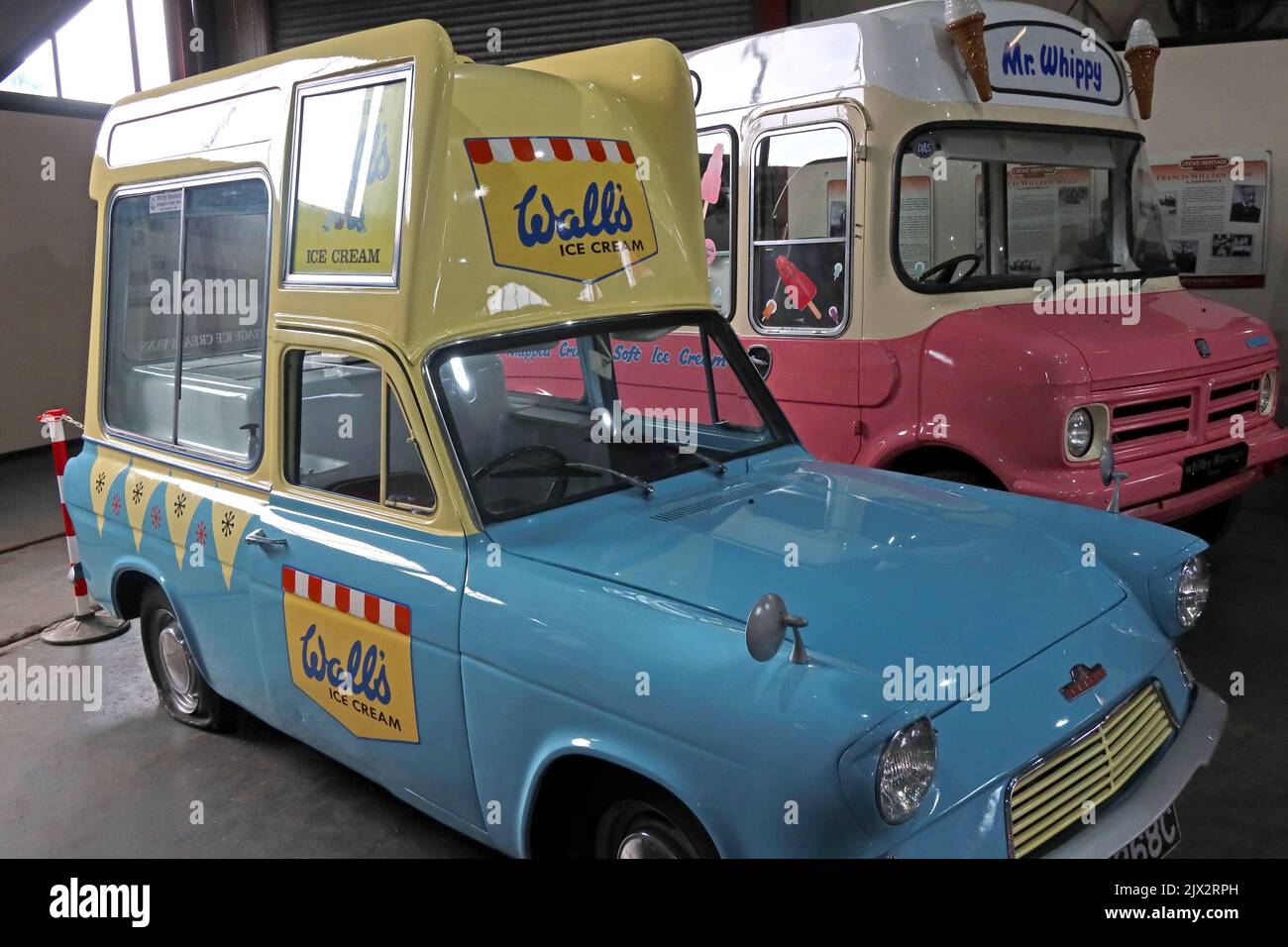 Parois Ice Cream Van - 1960, 1970 - Ford Thames (Anglia) Banque D'Images