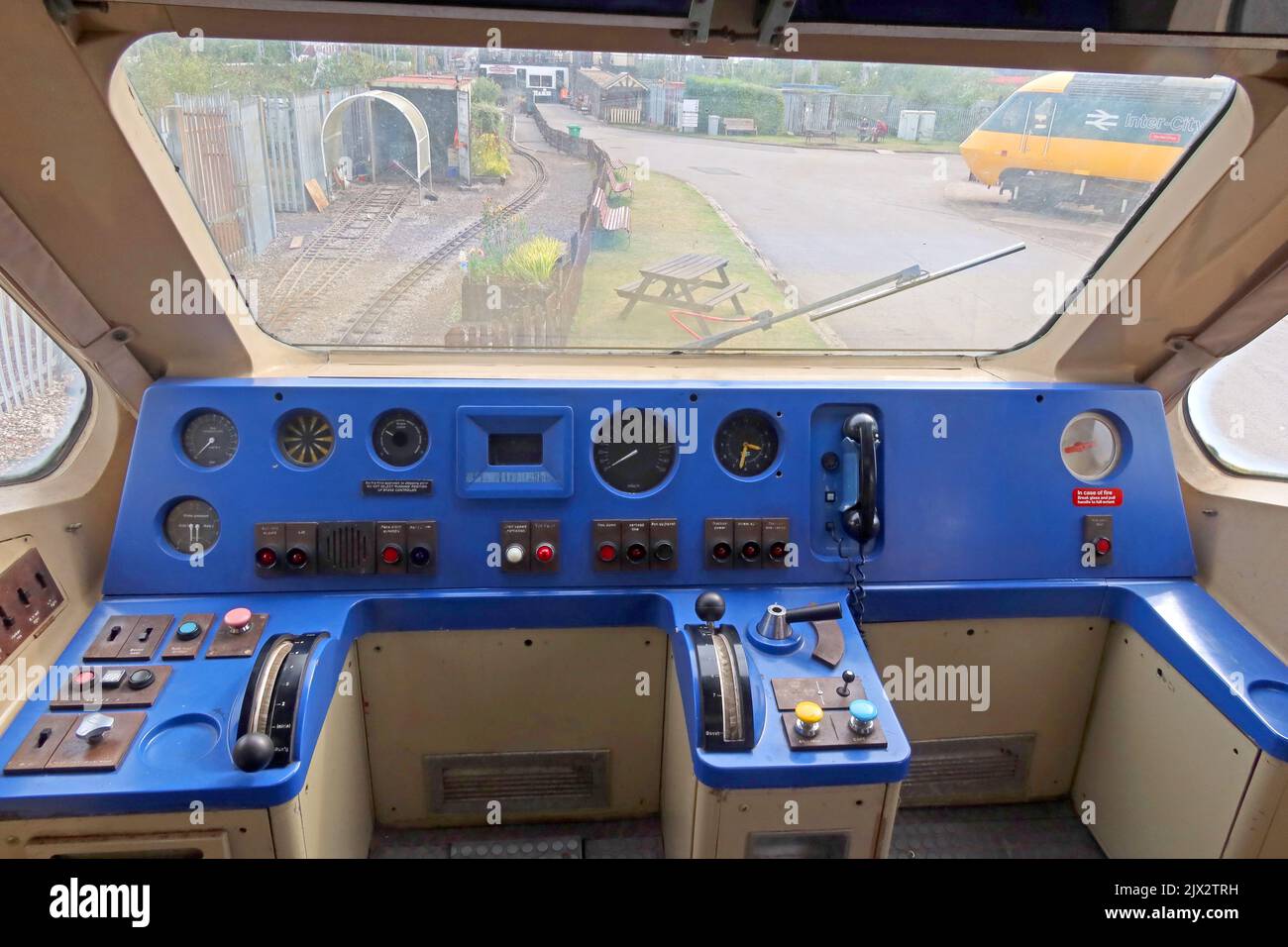 British Rail APT conducteurs CAB, BREL et British Rail Research Division Advanced Passenger train prototype 370006 à Crewe,Cheshire,Angleterre,Royaume-Uni Banque D'Images