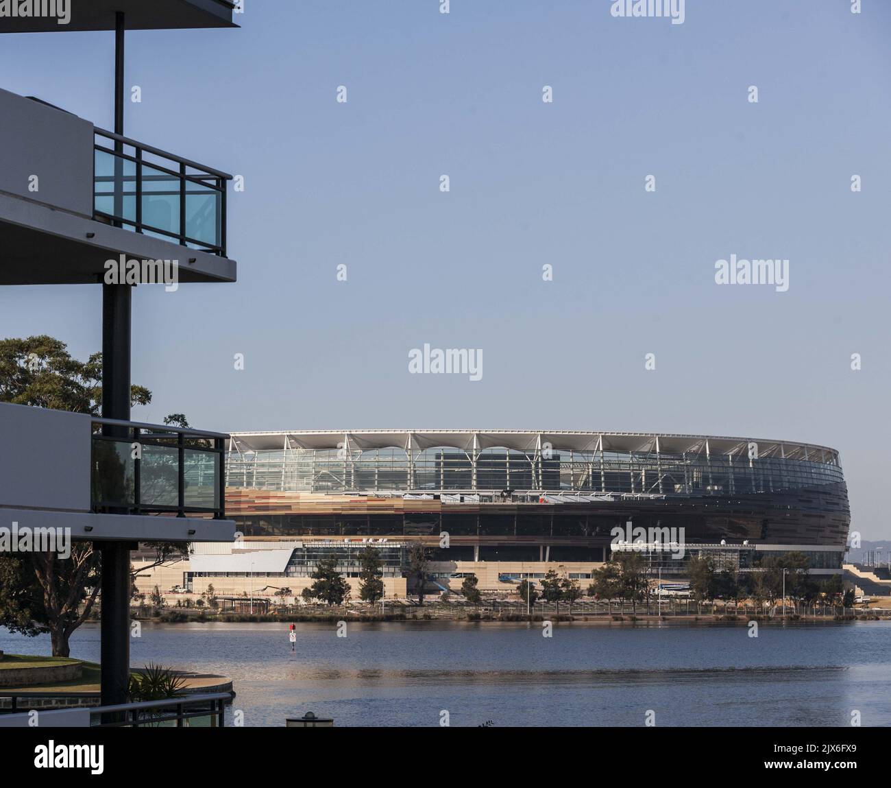 Le stade de Perth, presque complet, est vu de Perth est, mercredi, 7 juin 2017. (AAP image/Tony McDonough) Banque D'Images