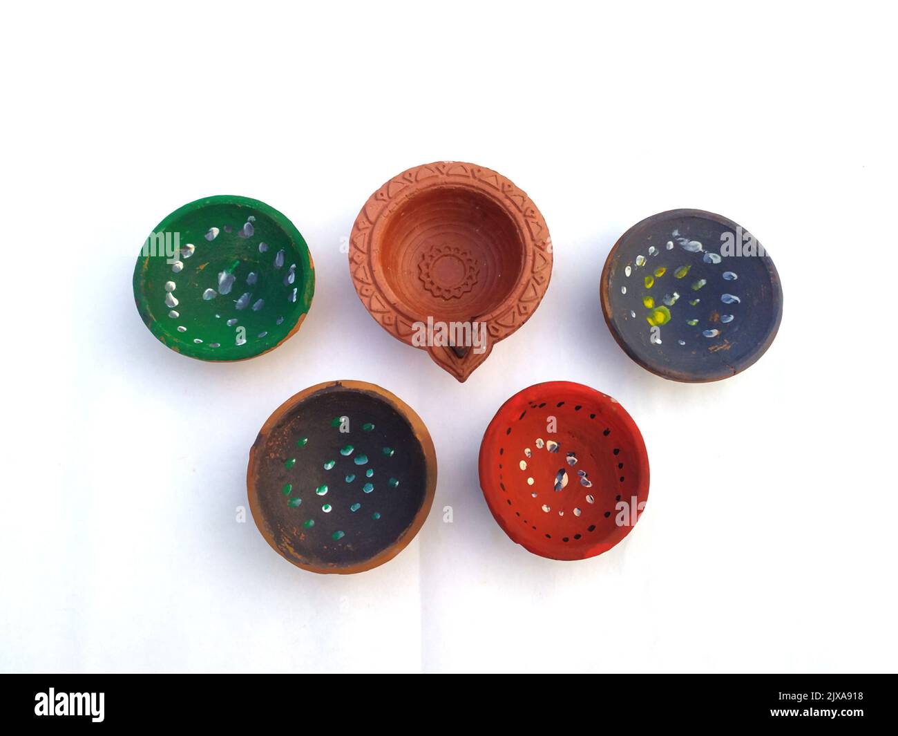 L'argile traditionnelles lampes diya allumé pendant la fête du Diwali Banque D'Images