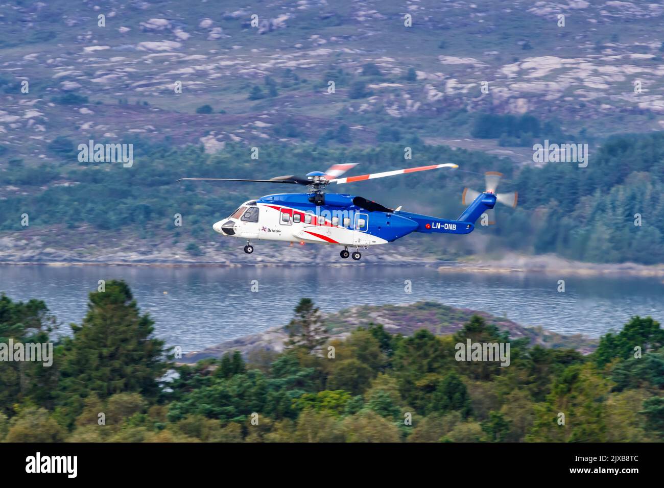 Bergen, Norvège - 18 août 2022 : hélicoptères Bristow hélicoptère Sikorsky S-92A à l'aéroport de Bergen (BGO) en Norvège. Banque D'Images Bergen, Norvège - 18 août 2022 : hélicoptères Bristow hélicoptère Sikorsky S-92A à l'aéroport de Bergen (BGO) en Norvège. Banque D'Images