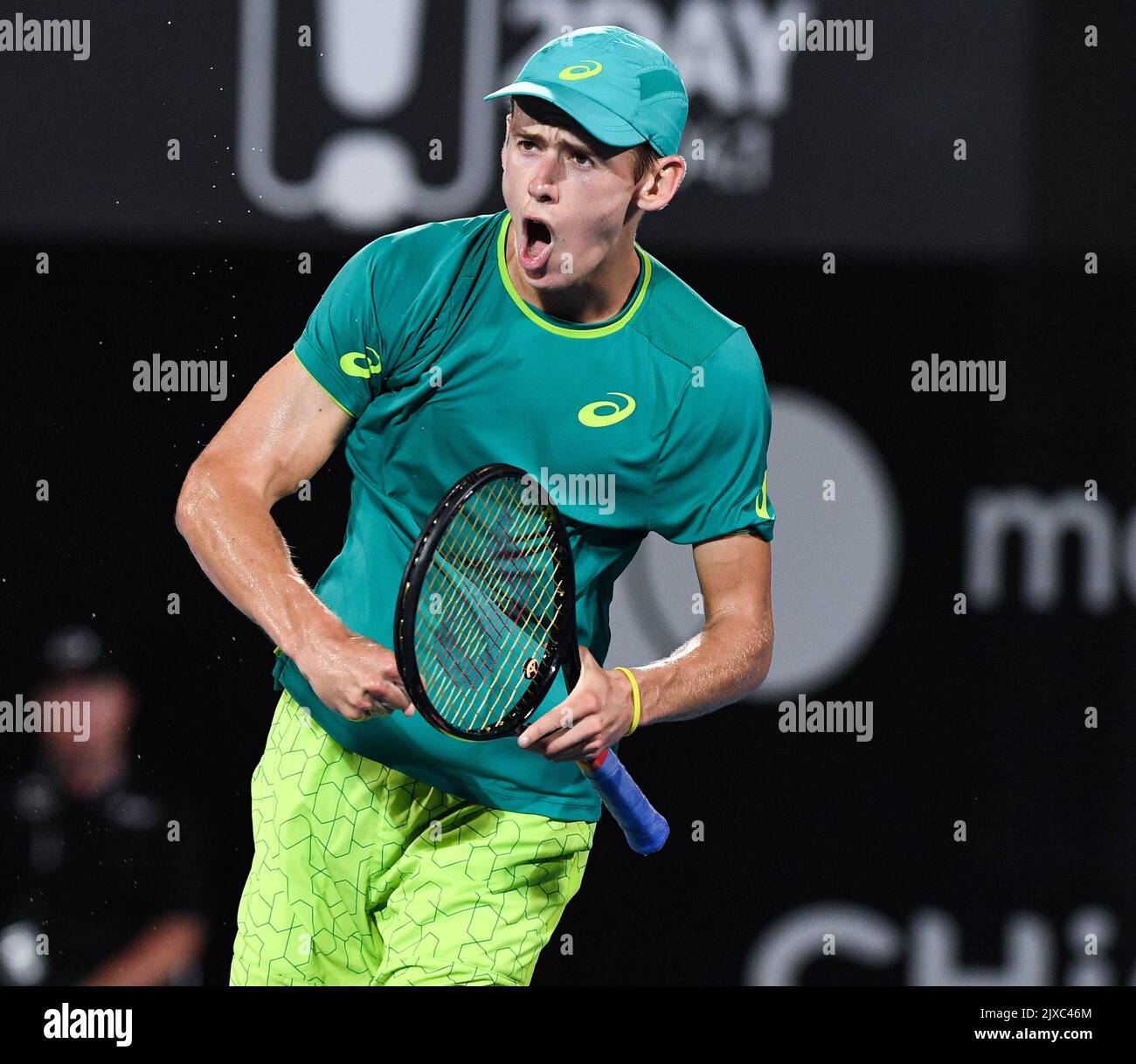 Alex de Minaur, d'Australie, célèbre sa victoire contre Benoit PAIRE, de France, lors de leur match de demi-finale à l'International de Sydney, Sydney Olympic Park tennis Centre Homebush, vendredi, 12 janvier 2018. (Image AAP/Esposito Brendan) Banque D'Images