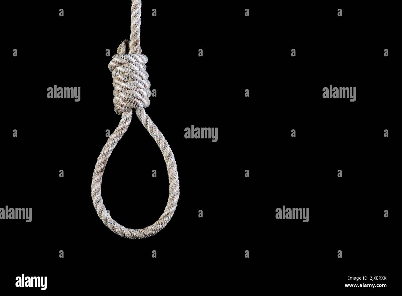 Corde de noose Hangmans isolée sur fond noir Banque D'Images
