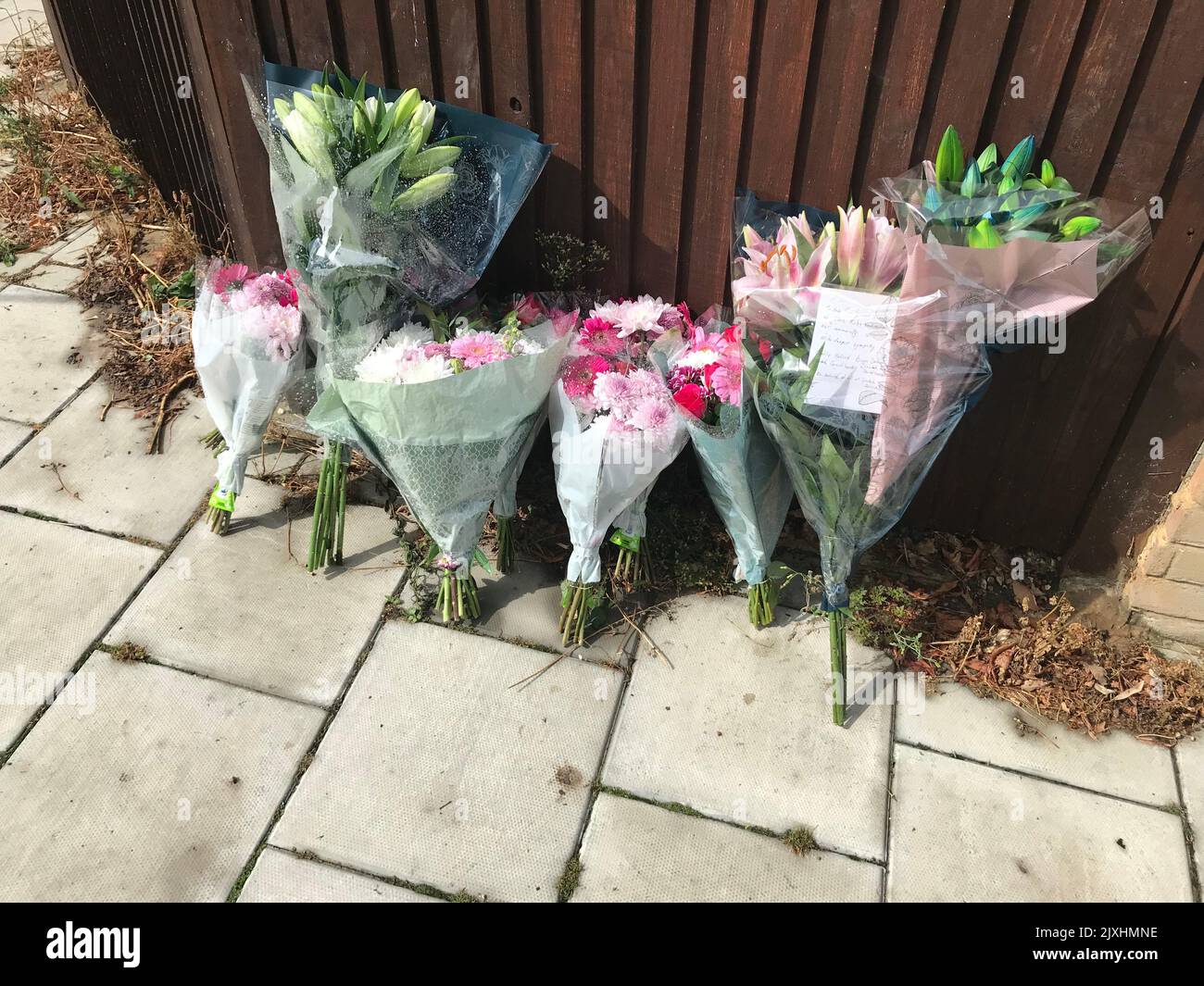 Hommages floraux sur les lieux à Kirkstall Gardens, Streatham Hill